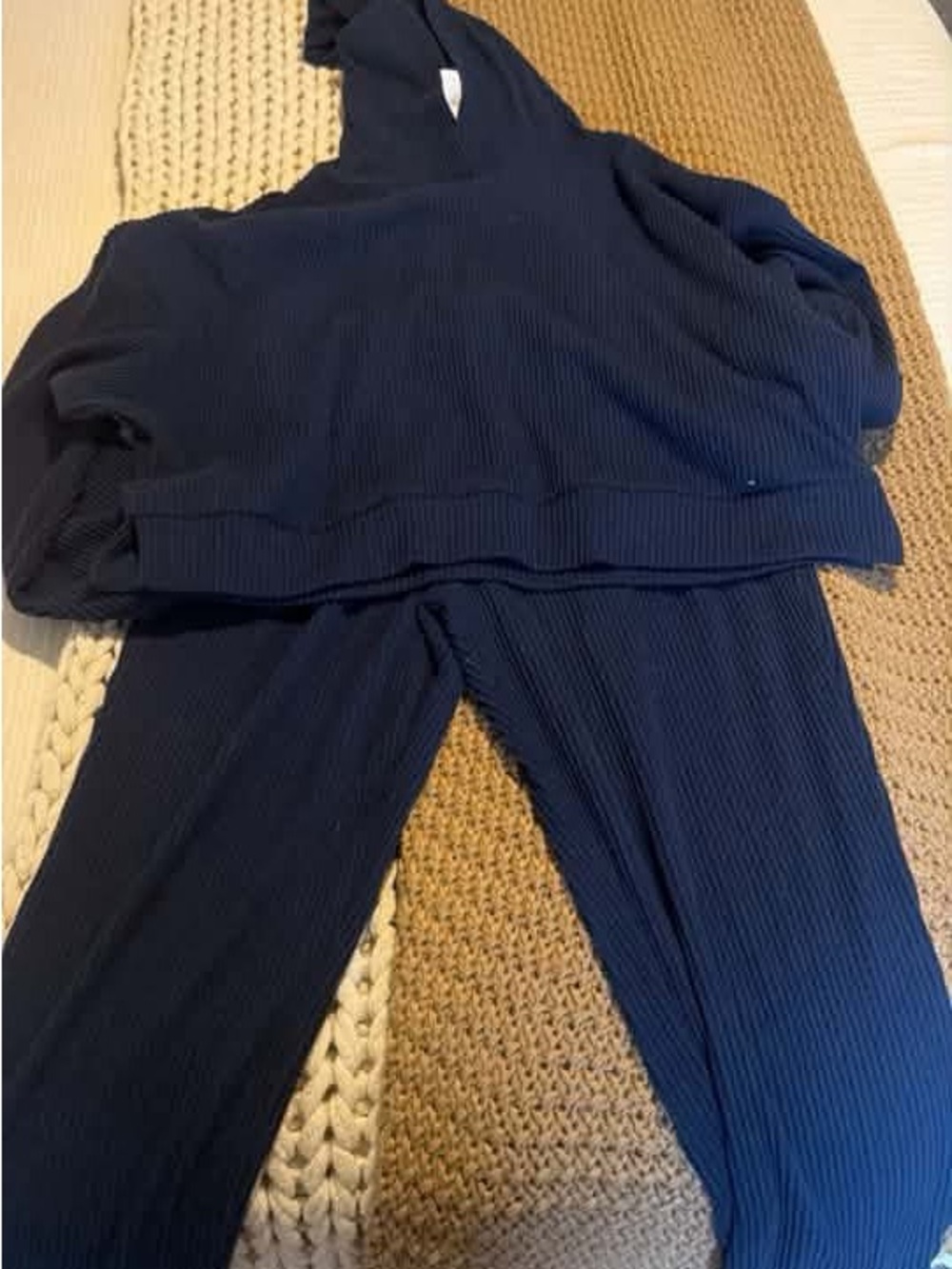 ALO Yoga Navy Ribbed V-Neck Sweater